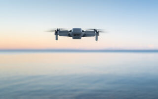 SUEZ met en œuvre un dispositif infrarouge par drone pour surveiller les eaux de baignade du littoral de la CASSB.